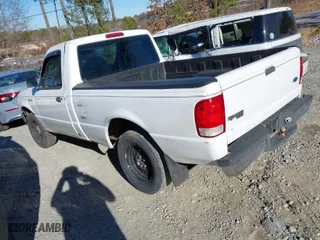 2000 Ford Ranger XL with VIN 1FTYR10C0YTB11635, listed as a IAAI auction lot 41345989 with 301,111 mi miles. Bid and sale history available at carsss.com. Image 3.