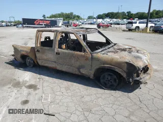 2002 GMC Sonoma SLS with VIN 1GTDT13W92K140585, listed as a Copart auction lot 68812404 with Not Provided miles and Non Repairable. Bid and sale history available at carsss.com. Image 4.