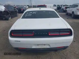 2017 Dodge Challenger SXT Plus z VIN 2C3CDZAG5HH658149, wystawiony jako IAAI lot #41876762 z przebiegiem 128 126 mil mil oraz . Historia ofert i sprzedaży dostępna na DreamBid. Obrazek 16.