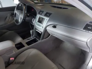 2007 Toyota Camry z VIN JTNBB46K973038138, wystawiony jako IAAI lot #42233680 z przebiegiem 230 480 mil mil oraz . Historia ofert i sprzedaży dostępna na DreamBid. Obrazek 5.