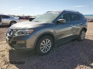 2017 Nissan Rogue SV z VIN 5N1AT2MN0HC780553, wystawiony jako Copart lot #55778845 z przebiegiem 109 530 mil mil oraz Szkoda całkowita • Salvage title. Historia ofert i sprzedaży dostępna na DreamBid. Obrazek 1.