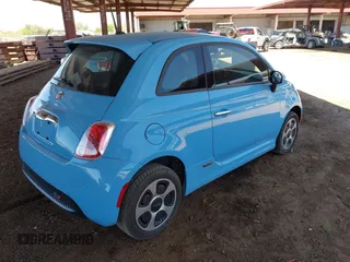 2015 FIAT 500e с VIN 3C3CFFGE6FT503161, выставлен на аукционе IAAI как лот 42583326 с пробегом 21 162 миль миль и . История ставок и продаж доступна на DreamBid. Изображение 4.