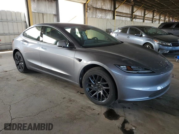 2025 Tesla Model 3 Long Range z VIN 5YJ3E1EB8SF922812, wystawiony jako Copart lot #48794645 z przebiegiem 1 731 mil mil oraz Szkoda całkowita • Salvage title. Historia ofert i sprzedaży dostępna na DreamBid. Obrazek 4.