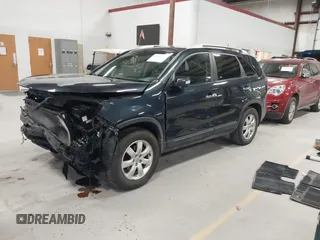 2013 Kia Sorento LX z VIN 5XYKT4A61DG371260, wystawiony jako IAAI lot #42045122 z przebiegiem 120 707 mil mil oraz . Historia ofert i sprzedaży dostępna na DreamBid. Obrazek 2.