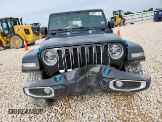 2022 Jeep Wrangler Unlimited Sahara with VIN 1C4JJXP61NW170425, listed as a Copart auction lot 60683715 with 51,847 mi miles and Salvage title. Bid and sale history available at DreamBid. Image 5.