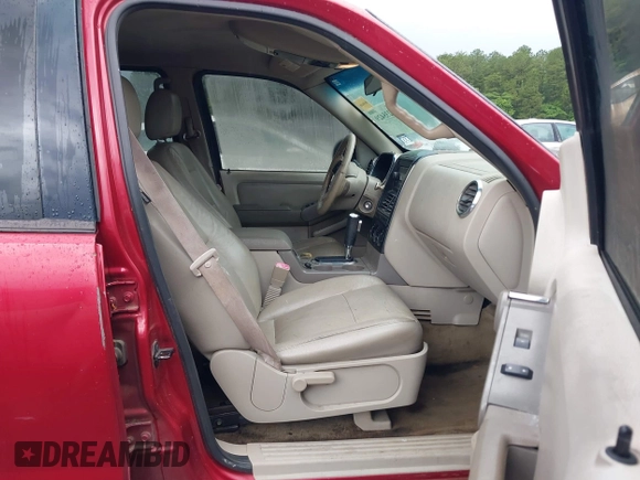 2007 Ford Explorer XLT z VIN 1FMEU63E27UA33830, wystawiony jako IAAI lot #42235429 z przebiegiem 322 272 mil mil oraz . Historia ofert i sprzedaży dostępna na DreamBid. Obrazek 5.