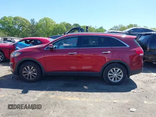 2017 Kia Sorento LX z VIN 5XYPG4A3XHG295107, wystawiony jako IAAI lot #42037114 z przebiegiem 91 967 mil mil oraz . Historia ofert i sprzedaży dostępna na DreamBid. Obrazek 14.