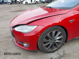 2013 Tesla Model S Performance с VIN 5YJSA1DP1DFP10048, выставлен на аукционе IAAI как лот 42523396 с пробегом 135 396 миль миль и . История ставок и продаж доступна на DreamBid. Изображение 6.
