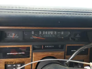 1985 Cadillac Seville z VIN 1G6KS6985FE825187, wystawiony jako Copart lot #54197375 z przebiegiem 2706 mil mil oraz Tytuł czysty. Historia ofert i sprzedaży dostępna na DreamBid. Obrazek 9.