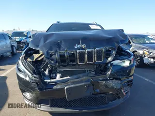 2019 Jeep Cherokee Latitude Plus z VIN 1C4PJLLB9KD202938, wystawiony jako IAAI lot #42087294 z przebiegiem 77 918 mil mil oraz . Historia ofert i sprzedaży dostępna na DreamBid. Obrazek 12.