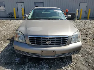 2002 Cadillac DeVille DHS z VIN 1G6KE57Y32U107755, wystawiony jako Copart lot #52811235 z przebiegiem 111 141 mil mil oraz Nie do naprawy. Historia ofert i sprzedaży dostępna na DreamBid. Obrazek 5.