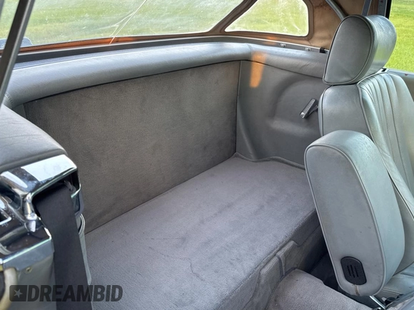 1988 Mercedes-Benz 560 Series 560SL with VIN WDBBA48DXJA085766, listed as a Copart auction lot 54797875 with 69,162 mi miles and Clean Title. Bid and sale history available at carsss.com. Image 6.