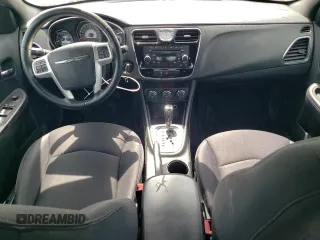 2014 Chrysler 200 Touring z VIN 1C3CCBBBXEN153322, wystawiony jako Copart lot #53541795 z przebiegiem 47 498 mil mil oraz Szkoda całkowita • Salvage title. Historia ofert i sprzedaży dostępna na DreamBid. Obrazek 8.