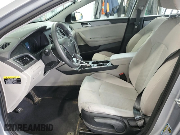2017 Hyundai Sonata 2.4L z VIN 5NPE24AF3HH464683, wystawiony jako Copart lot #57812815 z przebiegiem 123 219 mil mil oraz Czysty tytuł • Clean title. Historia ofert i sprzedaży dostępna na DreamBid. Obrazek 7.