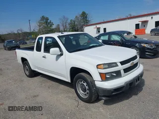 2012 Chevrolet Colorado Work Truck z VIN 1GCESBF99C8151006, wystawiony jako IAAI lot #41860971 z przebiegiem 223 712 mil mil oraz . Historia ofert i sprzedaży dostępna na DreamBid. Obrazek 1.