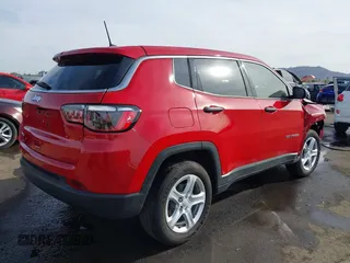 2024 Jeep Compass Sport с VIN 3C4NJDAN5RT575666, выставлен на аукционе IAAI как лот 41231859 с пробегом 17 068 миль миль и . История ставок и продаж доступна на DreamBid. Изображение 4.