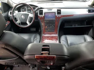 2012 Cadillac Escalade Luxury z VIN 1GYS4BEF4CR263477, wystawiony jako Copart lot #49687585 z przebiegiem 242 718 mil mil oraz Czysty tytuł • Clean title. Historia ofert i sprzedaży dostępna na DreamBid. Obrazek 8.