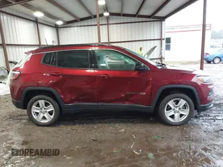 2022 Jeep Compass Latitude z VIN 3C4NJDBBXNT158865, wystawiony jako IAAI lot #41973643 z przebiegiem 11 209 mil mil oraz . Historia ofert i sprzedaży dostępna na DreamBid. Obrazek 14.