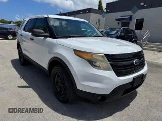 2013 Ford Utility Police Interceptor with VIN 1FM5K7AR9DGC15889, listed as a Copart auction lot 54107555 with 124,933 mi miles and Clean Title. Bid and sale history available at carsss.com. Image 4.