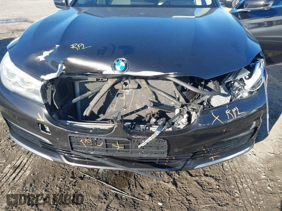 2017 BMW 7 Series ALPINA B7 xDrive with VIN WBA7F2C52HG422187, listed as a IAAI auction lot 41319169 with 114,883 mi miles. Bid and sale history available at carsss.com. Image 6.