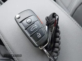 2020 Audi Q3 S line Premium Plus z VIN WA1EECF34L1030072, wystawiony jako IAAI lot #42198776 z przebiegiem 20 362 mil mil oraz . Historia ofert i sprzedaży dostępna na DreamBid. Obrazek 11.