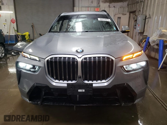 2024 BMW X7 xDrive40i with VIN 5UX23EM08R9U17736, listed as a Copart auction lot 46253975 with 29,668 mi miles and Salvage Title. Bid and sale history available at carsss.com. Image 5.