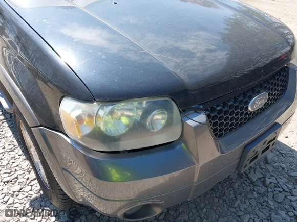 2006 Ford Escape XLT with VIN 1FMYU03186KA54716, listed as a IAAI auction lot 41893992 with 194,722 mi miles. Bid and sale history available at carsss.com. Image 6.