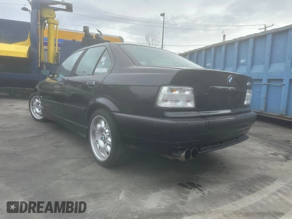1998 BMW M3 z VIN WBSCD9325WEE09458, wystawiony jako Copart lot #48253425 z przebiegiem 254 162 mil mil oraz Czysty tytuł • Clean title. Historia ofert i sprzedaży dostępna na DreamBid. Obrazek 3.