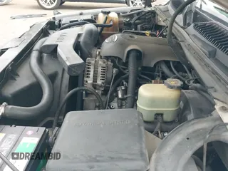 2001 Chevrolet Tahoe LT z VIN 1GNEC13T01R186863, wystawiony jako IAAI lot #42053232 z przebiegiem 345 089 mil mil oraz . Historia ofert i sprzedaży dostępna na DreamBid. Obrazek 13.