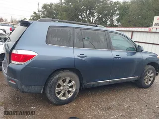 2011 Toyota Highlander with VIN 5TDZK3EH8BS028548, listed as a IAAI auction lot 41346300 with 198,043 mi miles. Bid and sale history available at carsss.com. Image 13.