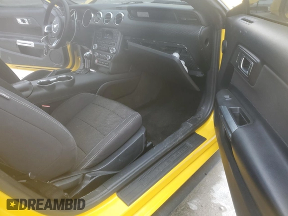2016 Ford Mustang V6 z VIN 1FA6P8AM7G5320960, wystawiony jako Copart lot #56502695 z przebiegiem 125 599 mil mil oraz Szkoda całkowita • Salvage title. Historia ofert i sprzedaży dostępna na DreamBid. Obrazek 8.