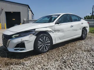 2025 Nissan Altima SV z VIN 1N4BL4DV5SN393597, wystawiony jako Copart lot #59698375 z przebiegiem 1 490 mil mil oraz Czysty tytuł • Clean title. Historia ofert i sprzedaży dostępna na DreamBid. Obrazek 1.