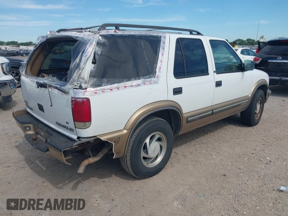 1999 Chevrolet Blazer Trailblazer z VIN 1GNDT13W4X2208791, wystawiony jako IAAI lot #42281876 z przebiegiem 261 605 mil mil oraz . Historia ofert i sprzedaży dostępna na DreamBid. Obrazek 4.