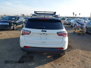2019 Jeep Compass Latitude z VIN 3C4NJCBB1KT802680, wystawiony jako IAAI lot #41469207 z przebiegiem 70 471 mil mil oraz . Historia ofert i sprzedaży dostępna na DreamBid. Obrazek 16.