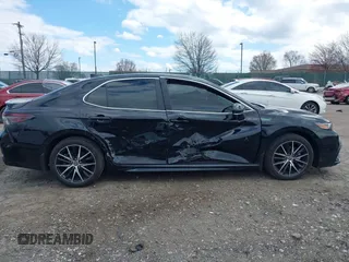 2023 Toyota Camry SE z VIN 4T1G11BK4PU096200, wystawiony jako IAAI lot #41888416 z przebiegiem 25 072 mil mil oraz . Historia ofert i sprzedaży dostępna na DreamBid. Obrazek 12.