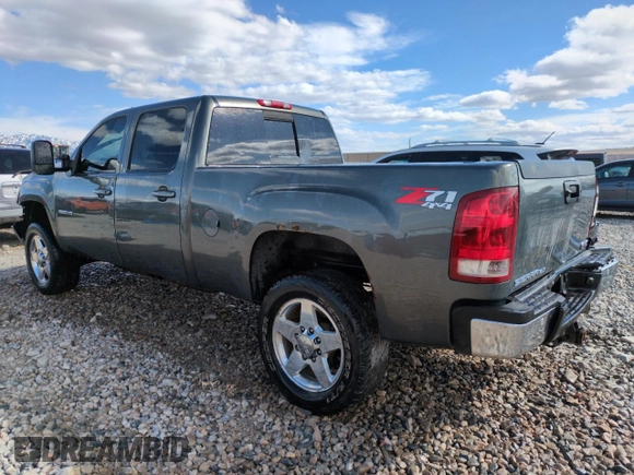 2011 GMC Sierra 2500HD SLT z VIN 1GT121E86BF126737, wystawiony jako Copart lot #48694115 z przebiegiem 223 128 mil mil oraz Szkoda całkowita • Salvage title. Historia ofert i sprzedaży dostępna na DreamBid. Obrazek 2.