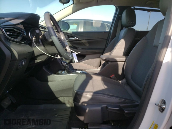 2021 Buick Encore GX Preferred z VIN KL4MMCSL2MB173019, wystawiony jako Copart lot #55764215 z przebiegiem 89 585 mil mil oraz Szkoda całkowita • Salvage title. Historia ofert i sprzedaży dostępna na DreamBid. Obrazek 7.