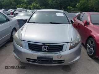 2008 Honda Accord LX z VIN 1HGCP26318A033358, wystawiony jako IAAI lot #42332316 z przebiegiem 273 008 mil mil oraz . Historia ofert i sprzedaży dostępna na DreamBid. Obrazek 6.