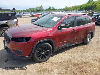 2019 Jeep Cherokee Latitude Plus z VIN 1C4PJLLB1KD220432, wystawiony jako IAAI lot #42395512 z przebiegiem 120 011 mil mil oraz . Historia ofert i sprzedaży dostępna na DreamBid. Obrazek 19.