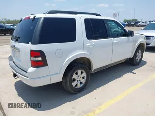 2010 Ford Explorer XLT z VIN 1FMEU6DE9AUA00779, wystawiony jako IAAI lot #42341409 z przebiegiem 146 967 mil mil oraz . Historia ofert i sprzedaży dostępna na DreamBid. Obrazek 4.