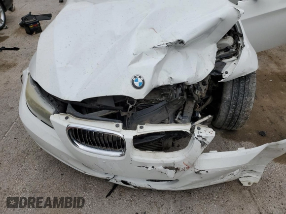 2011 BMW 3 Series 335d z VIN WBAPN7C58BA950567, wystawiony jako Copart lot #51859515 z przebiegiem Nie podano mil oraz Szkoda całkowita • Salvage title. Historia ofert i sprzedaży dostępna na DreamBid. Obrazek 13.