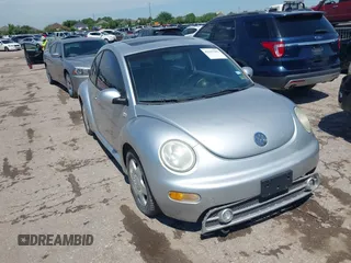 2001 Volkswagen Beetle GLX z VIN 3VWDC21CX1M414377, wystawiony jako IAAI lot #42367043 z przebiegiem 78 353 mil mil oraz . Historia ofert i sprzedaży dostępna na DreamBid. Obrazek 1.