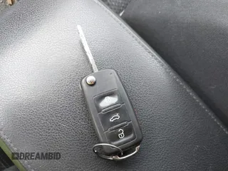 2014 Volkswagen Jetta TDI w/Premium/Nav z VIN 3VWLL7AJ3EM332617, wystawiony jako IAAI lot #42033000 z przebiegiem 186 444 mil mil oraz . Historia ofert i sprzedaży dostępna na DreamBid. Obrazek 11.