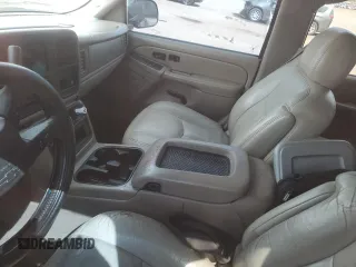 2005 Chevrolet Avalanche Z71 z VIN 3GNEK12Z95G250137, wystawiony jako Copart lot #53466925 z przebiegiem Nie podano mil oraz Nie do naprawy • Non repairable. Historia ofert i sprzedaży dostępna na DreamBid. Obrazek 8.