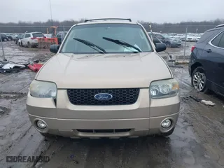 2007 Ford Escape Limited with VIN 1FMYU04137KA67003, listed as a IAAI auction lot 41663853 with 193,651 mi miles. Bid and sale history available at carsss.com. Image 12.