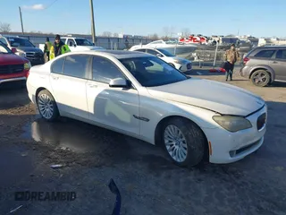 2010 BMW 7 Series 750i xDrive z VIN WBAKC6C52AC393670, wystawiony jako IAAI lot #41246450 z przebiegiem 154 835 mil mil oraz . Historia ofert i sprzedaży dostępna na DreamBid. Obrazek 1.