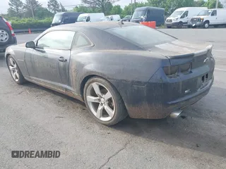 2011 Chevrolet Camaro 1LT z VIN 2G1FF1ED6B9161612, wystawiony jako IAAI lot #41945947 z przebiegiem 135 956 mil mil oraz . Historia ofert i sprzedaży dostępna na DreamBid. Obrazek 3.