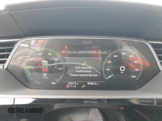 2019 Audi e-tron Premium Plus с VIN WA1LABGE4KB021801, выставлен на аукционе Copart как лот 59353315 с пробегом 59 215 миль миль и Списание • Salvage title. История ставок и продаж доступна на DreamBid. Изображение 9.
