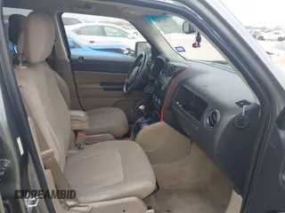 2014 Jeep Patriot Latitude with VIN 1C4NJPFAXED507693, listed as a IAAI auction lot 41701193 with 104,130 mi miles and . Bid and sale history available at DreamBid. Image 5.