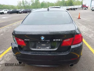 2013 BMW 5 Series 535i xDrive z VIN WBAFU7C58DDU75728, wystawiony jako IAAI lot #42237444 z przebiegiem 113 156 mil mil oraz . Historia ofert i sprzedaży dostępna na DreamBid. Obrazek 16.